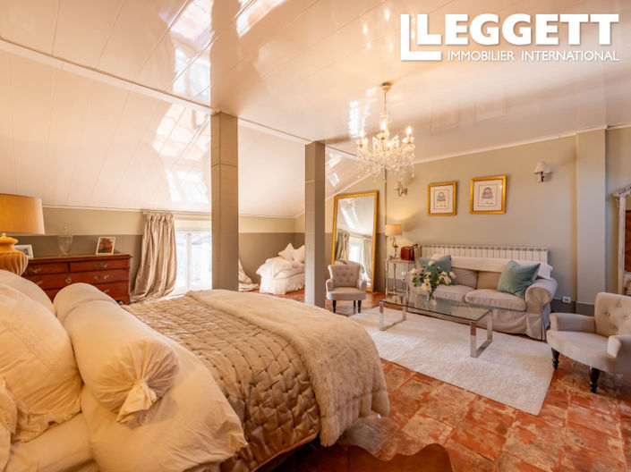 Image No.7-7 Bed House for sale