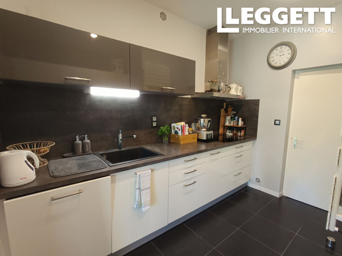 Image No.6-6 Bed House for sale