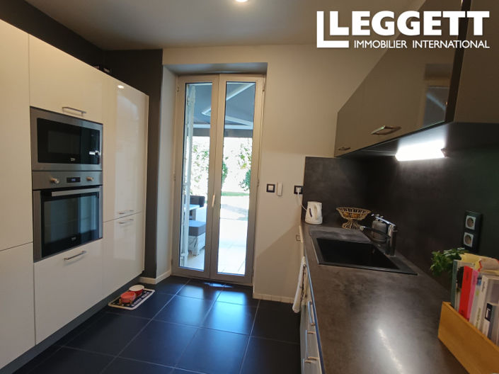 Image No.7-6 Bed House for sale