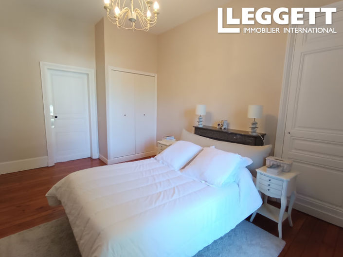 Image No.9-6 Bed House for sale