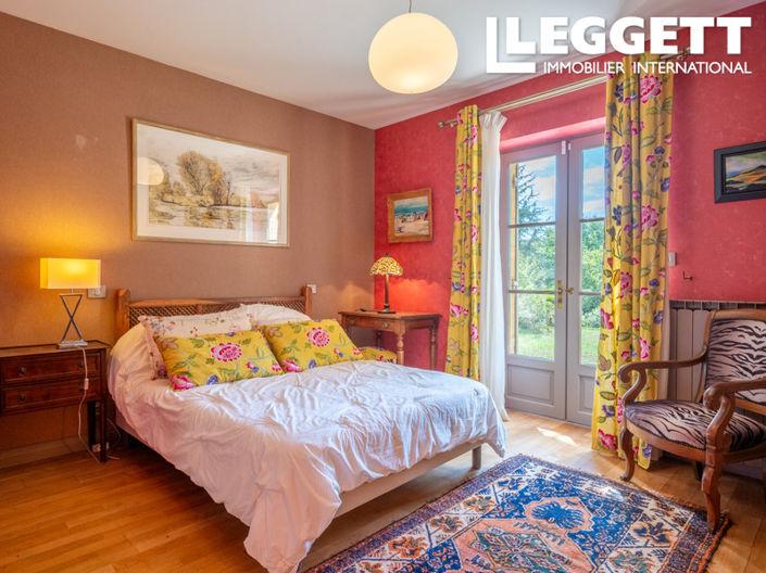 Image No.6-5 Bed House for sale