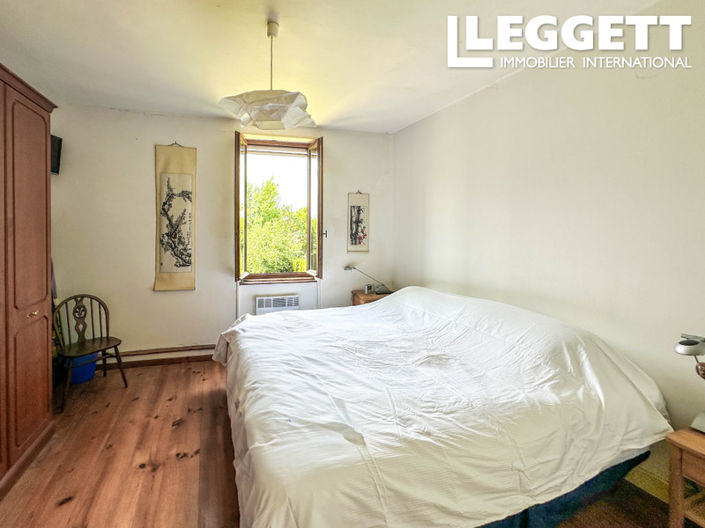 Image No.8-5 Bed House for sale