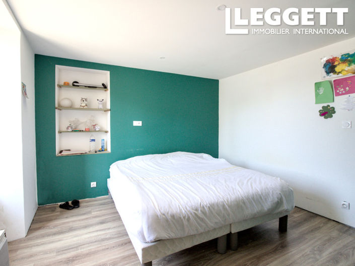 Image No.6-2 Bed House for sale