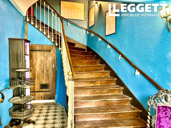 Image No.1-8 Bed House for sale