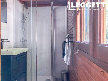 ahr0chm6ly9jzg4uagvzdglhlmltbw8vaw1hz2uvvevom