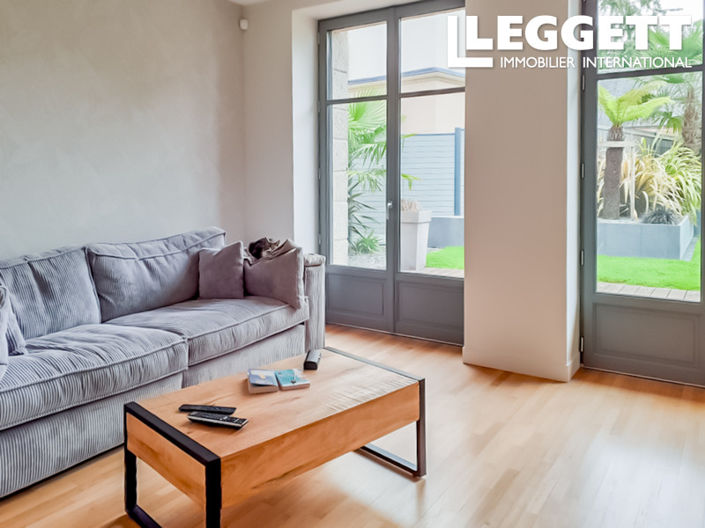 Image No.6-6 Bed House for sale