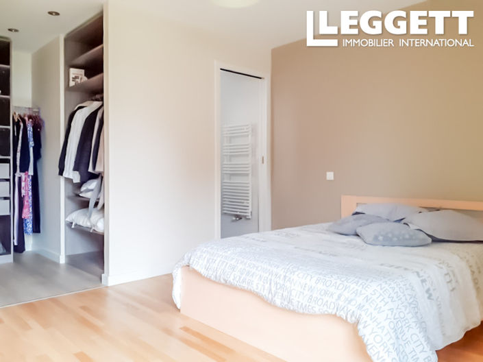 Image No.9-6 Bed House for sale