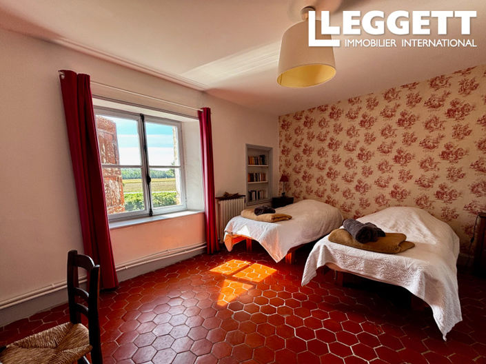 Image No.4-14 Bed Chateaux for sale