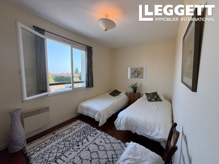 Image No.8-3 Bed House for sale