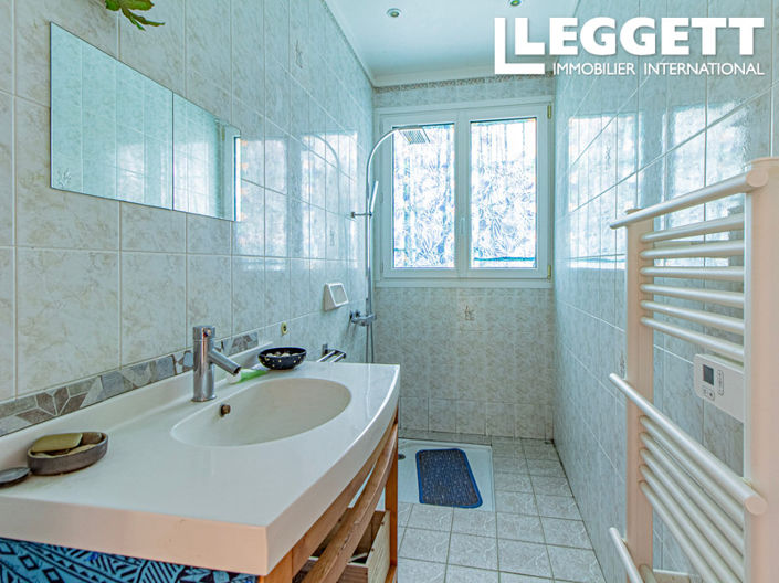 Image No.8-4 Bed House for sale