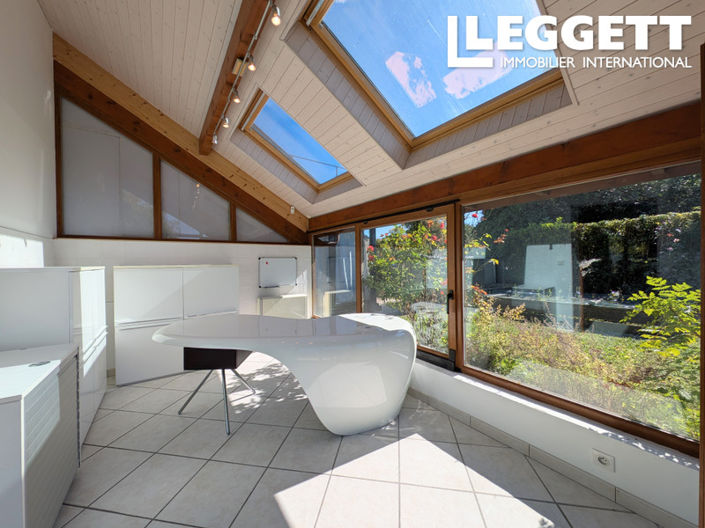 Image No.6-4 Bed House for sale