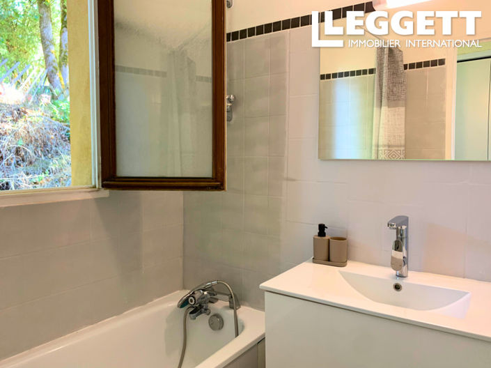 Image No.8-7 Bed House for sale