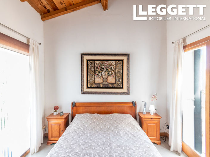 Image No.8-3 Bed House for sale