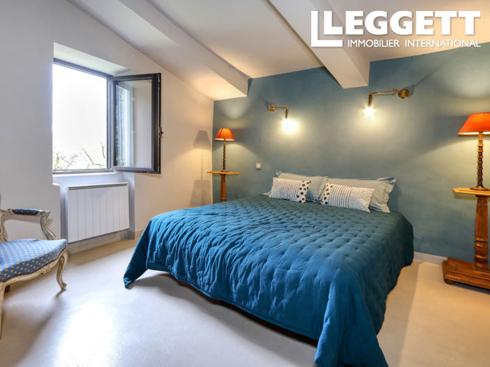 Image No.8-5 Bed House for sale