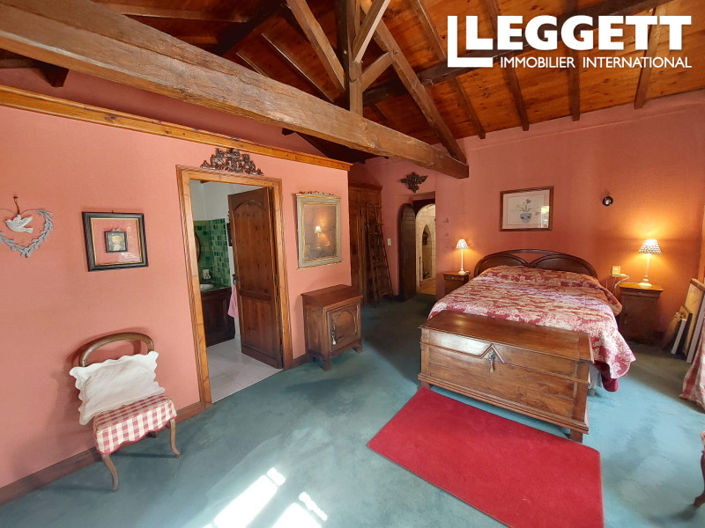 Image No.8-5 Bed House for sale