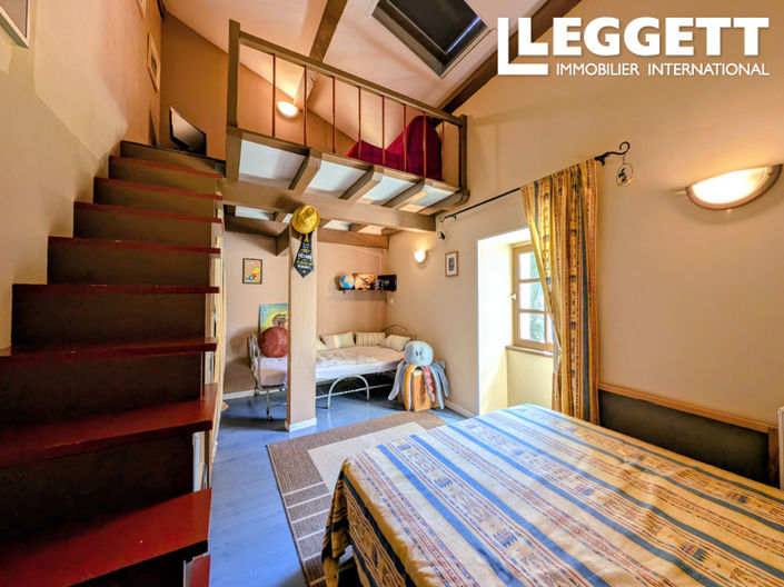 Image No.8-5 Bed House for sale