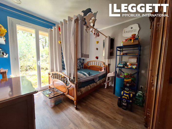 Image No.8-5 Bed House for sale