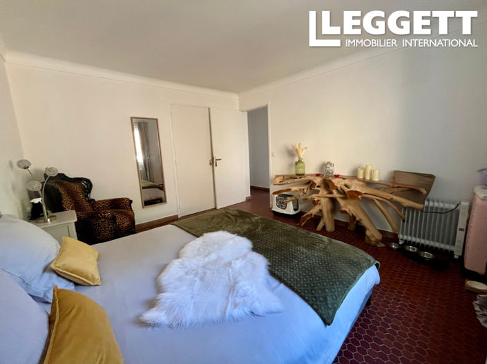 Image No.8-7 Bed House for sale