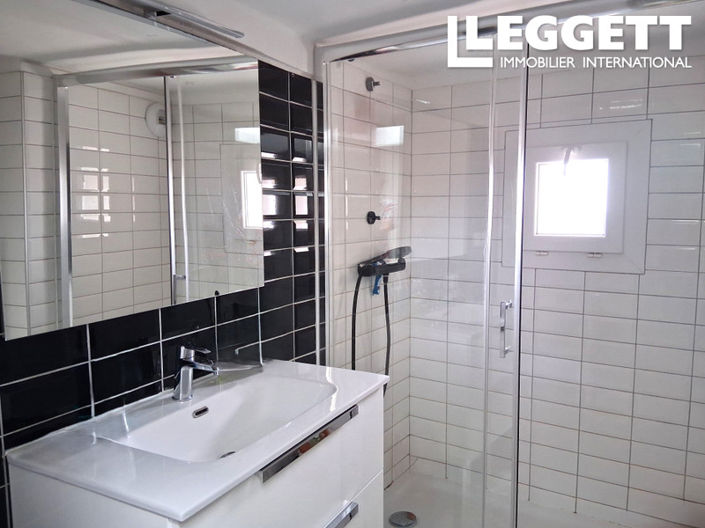 Image No.9-6 Bed House for sale