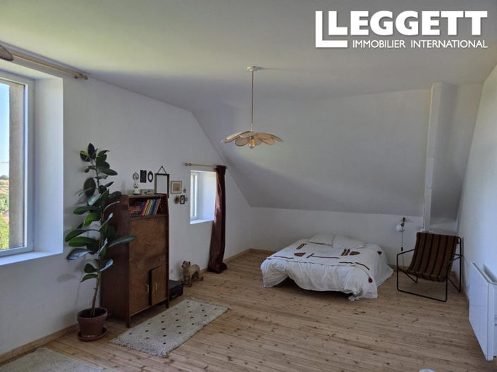 Image No.8-6 Bed House for sale