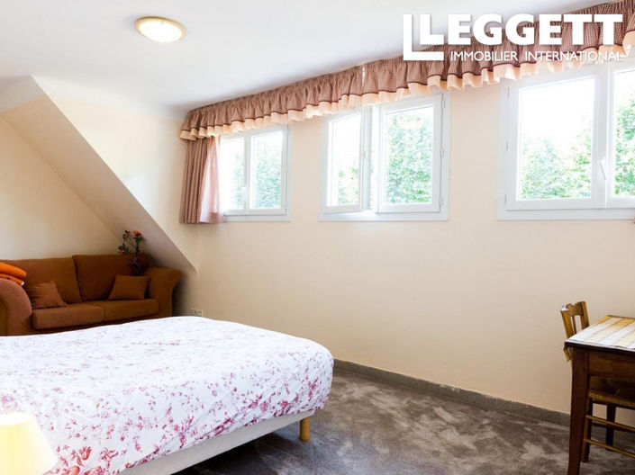 Image No.8-6 Bed House for sale