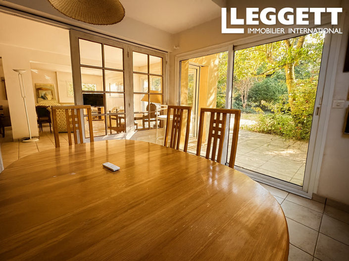 Image No.6-5 Bed House for sale