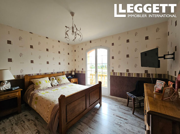 Image No.6-5 Bed House for sale