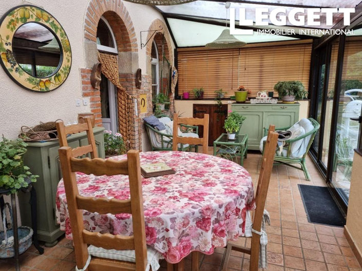 Image No.5-10 Bed House for sale