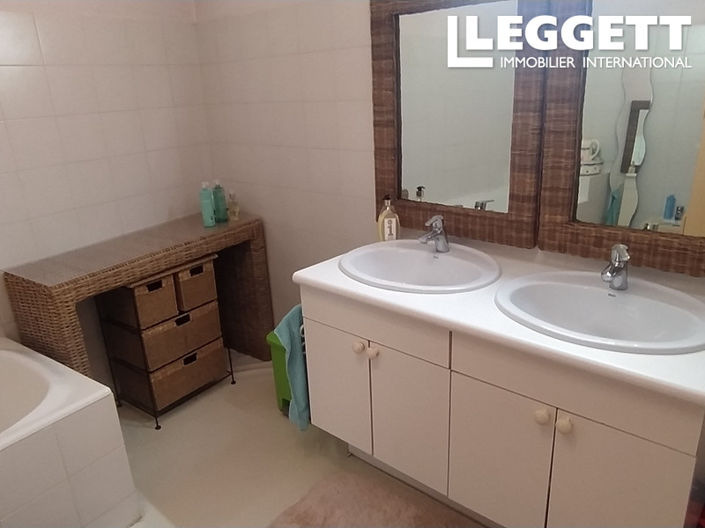 Image No.9-4 Bed House for sale