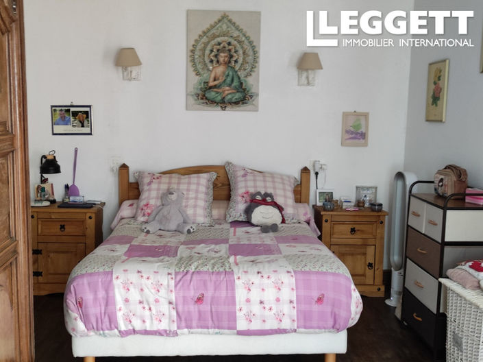 Image No.10-3 Bed House for sale