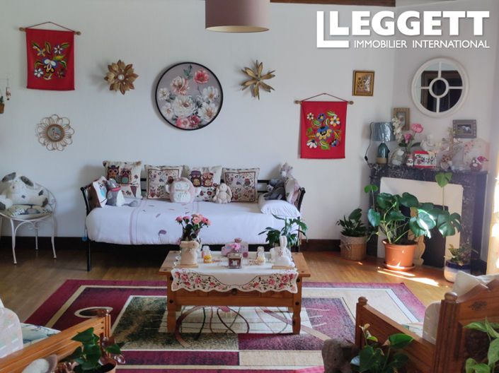 Image No.8-3 Bed House for sale