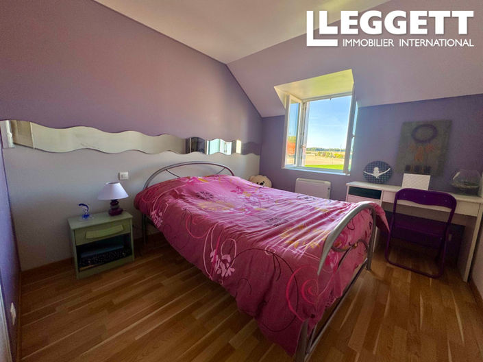 Image No.6-5 Bed House for sale