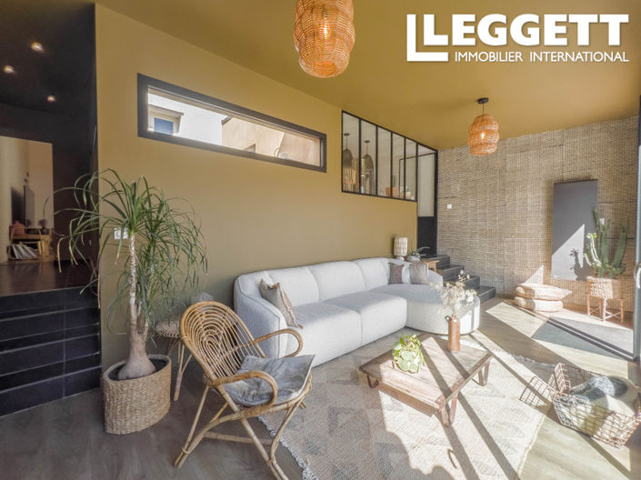 Image No.8-5 Bed House for sale