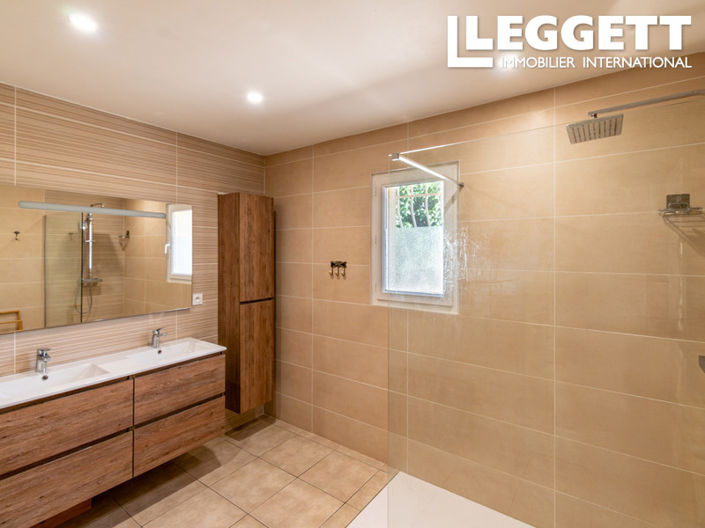 Image No.2-5 Bed House for sale