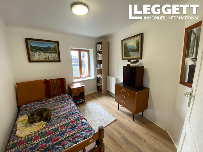 Image No.8-2 Bed House for sale