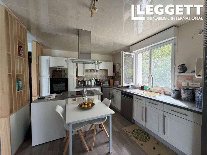 Image No.8-4 Bed House for sale