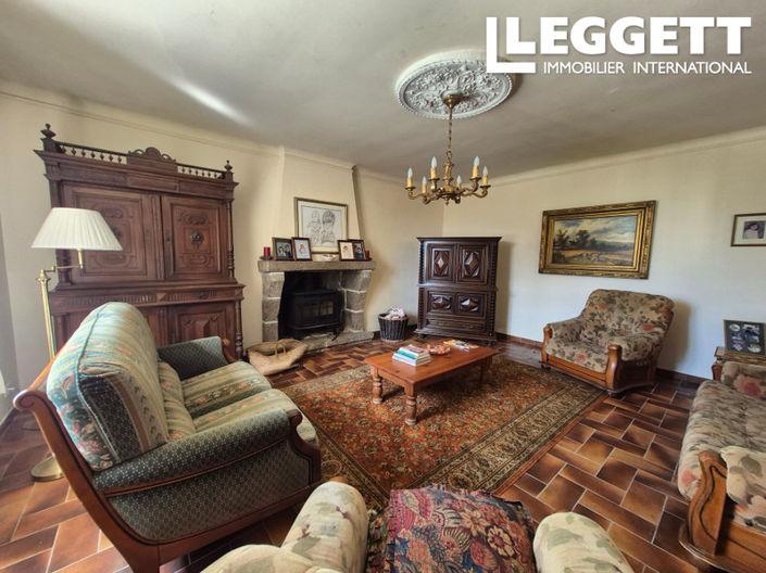 Image No.10-6 Bed House for sale