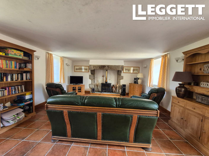 Image No.7-6 Bed House for sale