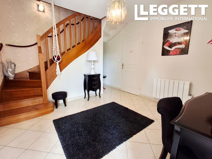 Image No.2-4 Bed House for sale