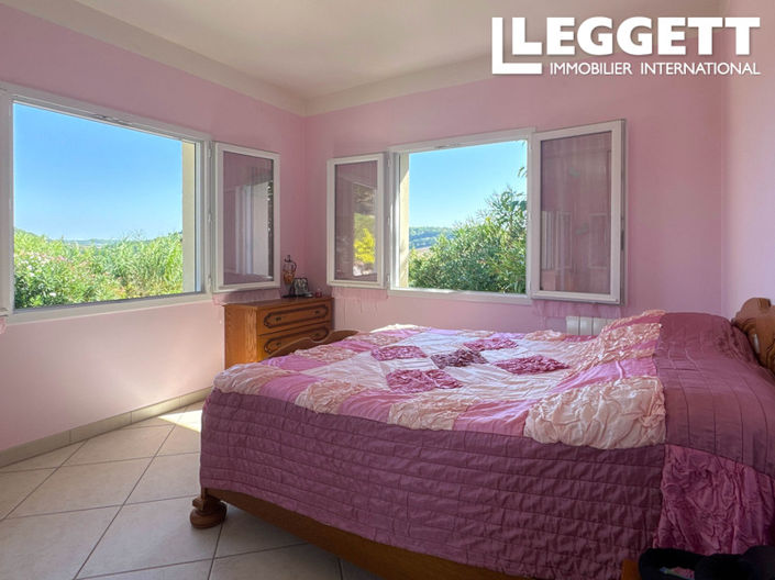 Image No.8-4 Bed House for sale