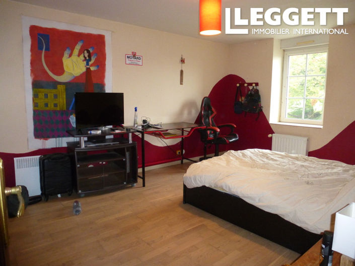 Image No.8-5 Bed House for sale