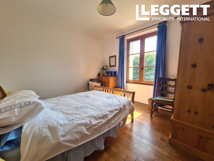 Image No.8-5 Bed House for sale