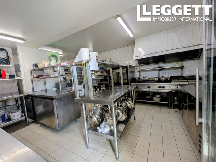 Image No.7-3 Bed Commercial for sale