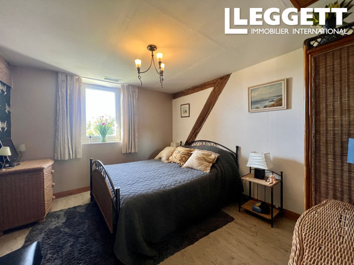 Image No.5-6 Bed House for sale