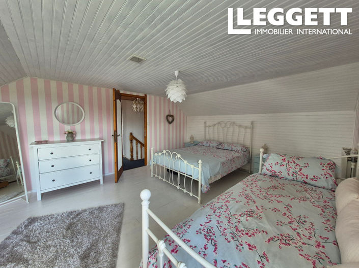 Image No.10-3 Bed House for sale