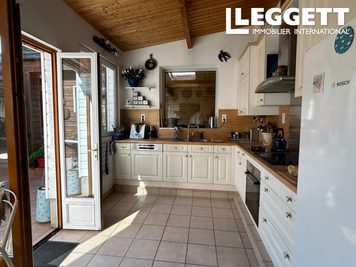 Image No.2-4 Bed House for sale