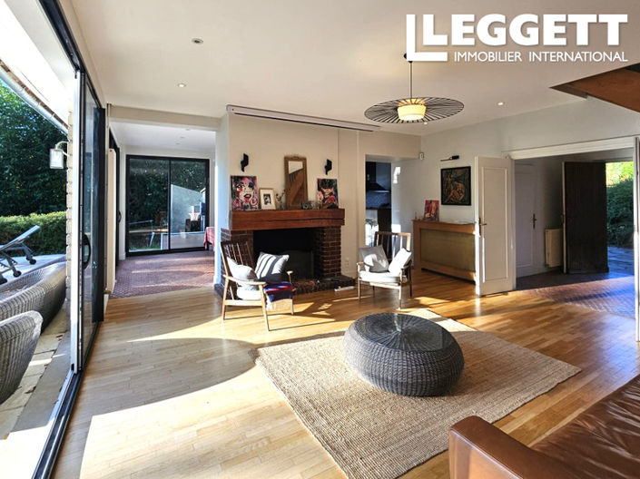 Image No.1-4 Bed House for sale