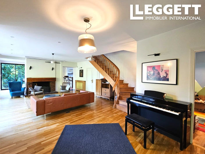 Image No.6-4 Bed House for sale