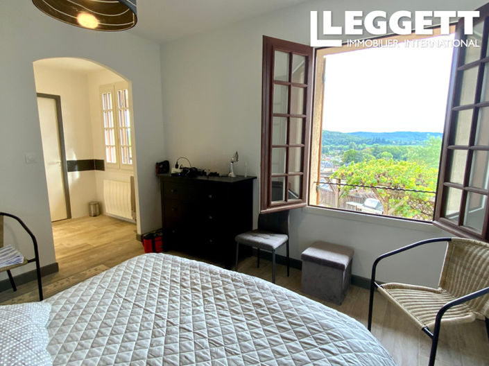 Image No.9-5 Bed House for sale