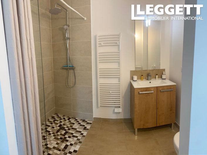 Image No.8-5 Bed House for sale